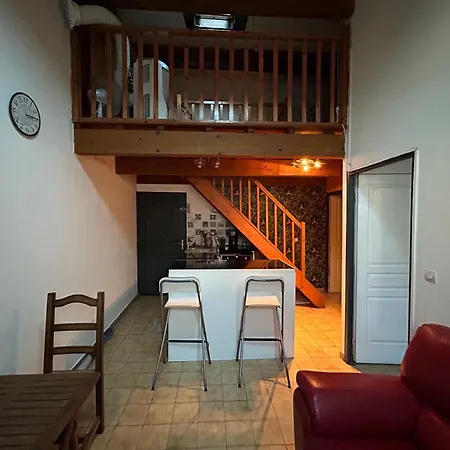 Apartment En Plein Centre Face A La Mairie De Balaruc-les-Bains